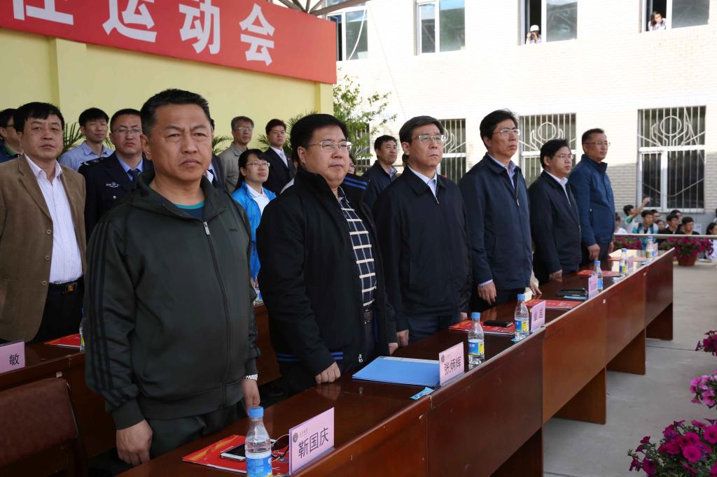 学校领导及相关处室、学院负责人和学生代表出席开幕式(摄影:白璐)